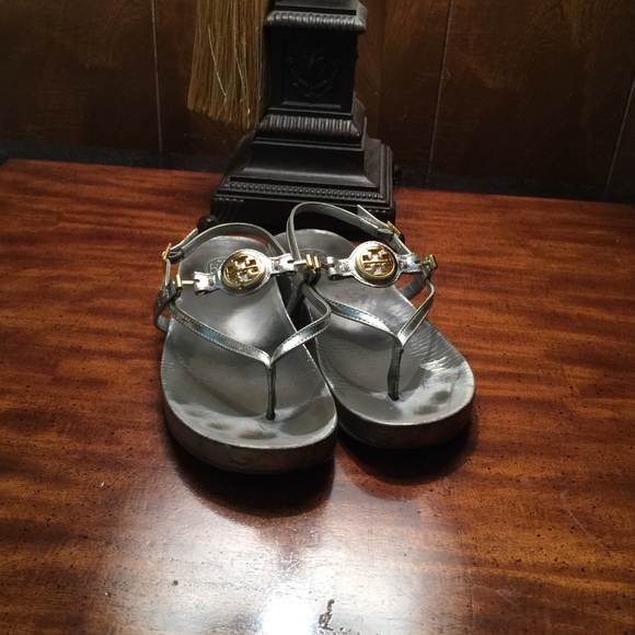 Tory Burch gold emblem silver thong buckle sandals - Picture 1 of 2